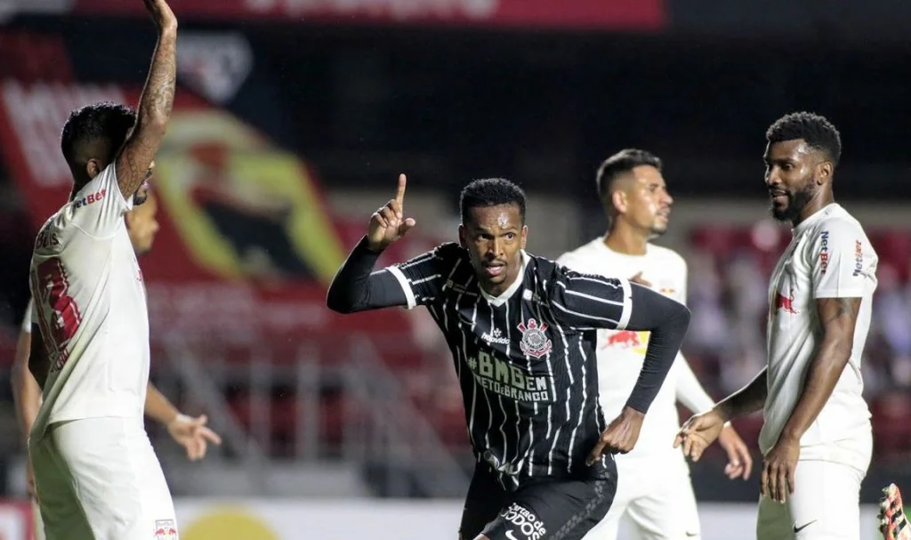 Paulista: Jô marca em reestreia, e Corinthians se classifica para semi