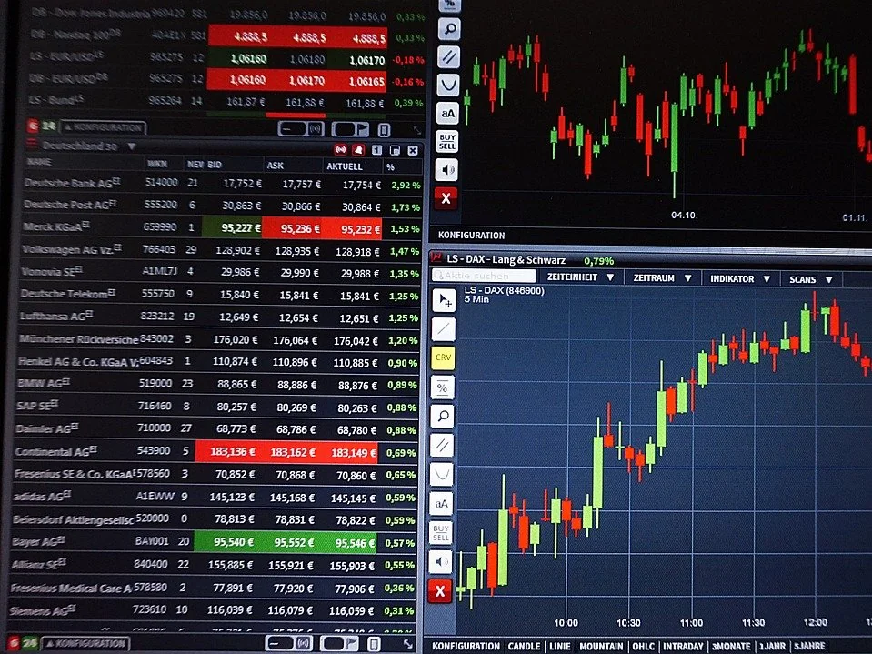 Bolsa atinge menor nível desde janeiro com exterior e tensão política