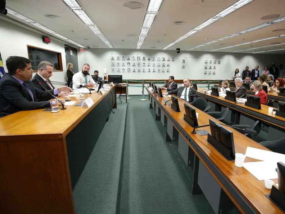 Conselho de Ética adia análise contra deputados por quebra de decoro