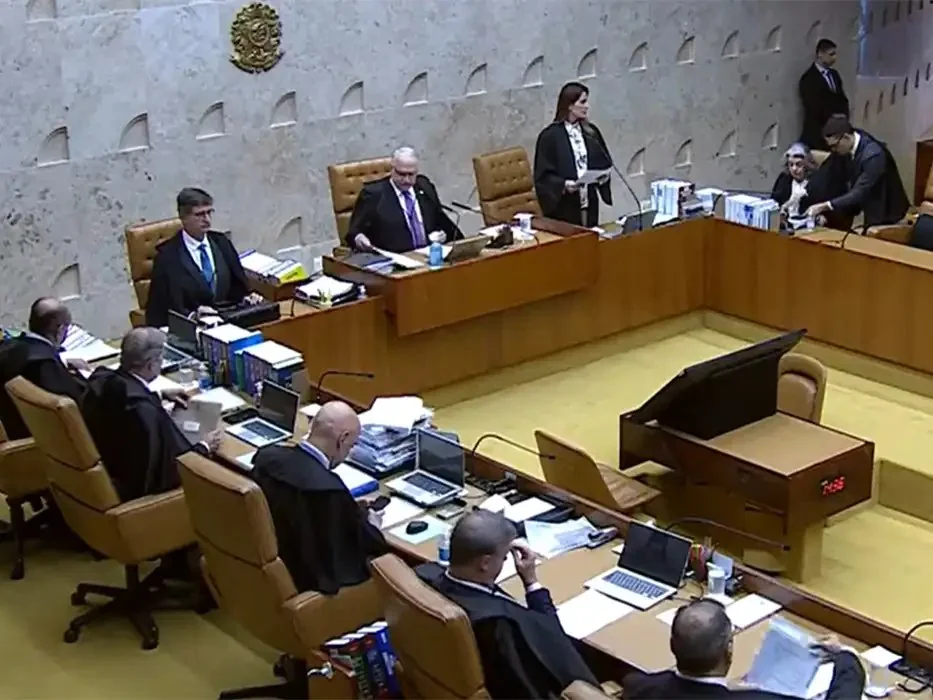 STF suspende julgamento sobre mandato-tampão para governo do Rio