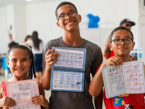 Governo do Brasil intensifica vacinação nas escolas públicas e busca alcançar 27 milhões de estudantes