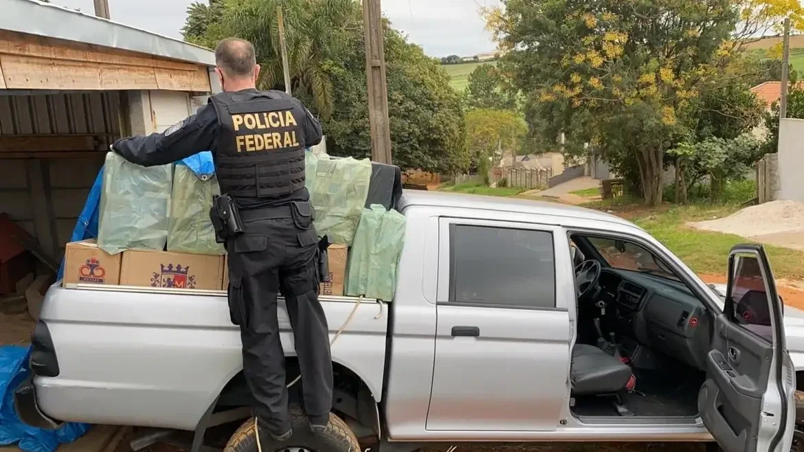 Comércio ilegal de cigarros eletrônicos e convencionais é alvo da PF