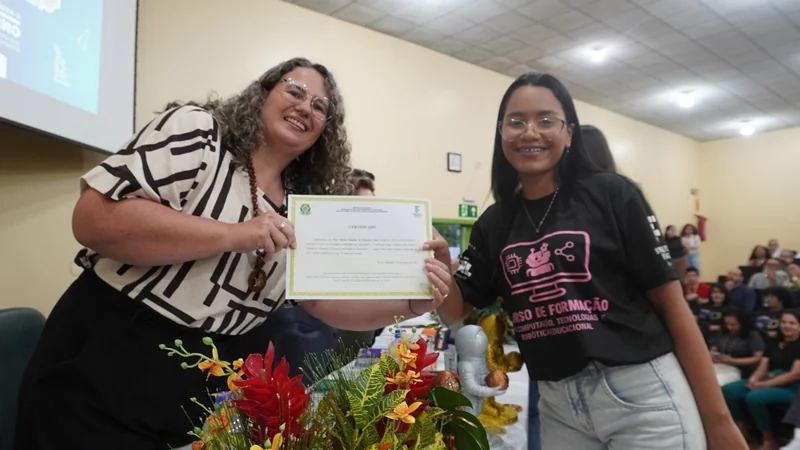 Ministra das Mulheres participa de certificação de alunas do IFRO e destaca ampliação de oportunidades para mulheres na ciência e tecnologia