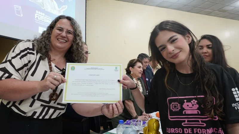 Ministra das Mulheres participa de certificação de alunas do IFRO e destaca ampliação de oportunidades para mulheres na ciência e tecnologia