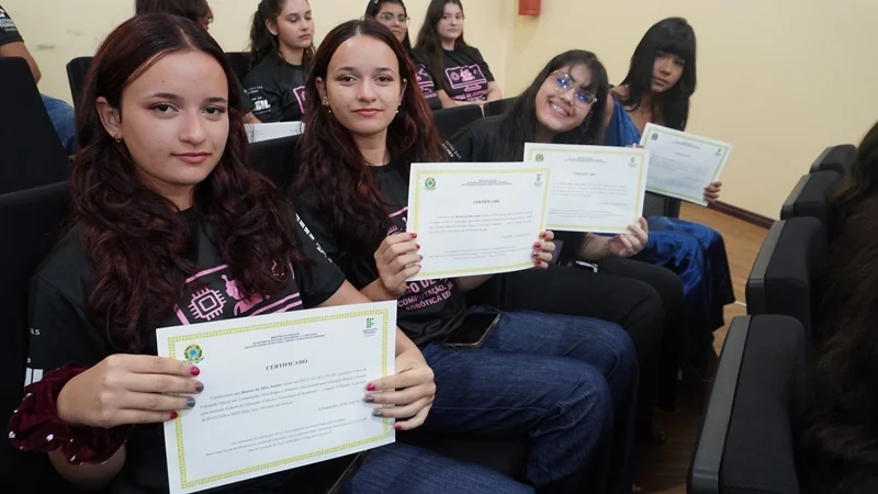 Ministra das Mulheres participa de certificação de alunas do IFRO e destaca ampliação de oportunidades para mulheres na ciência e tecnologia