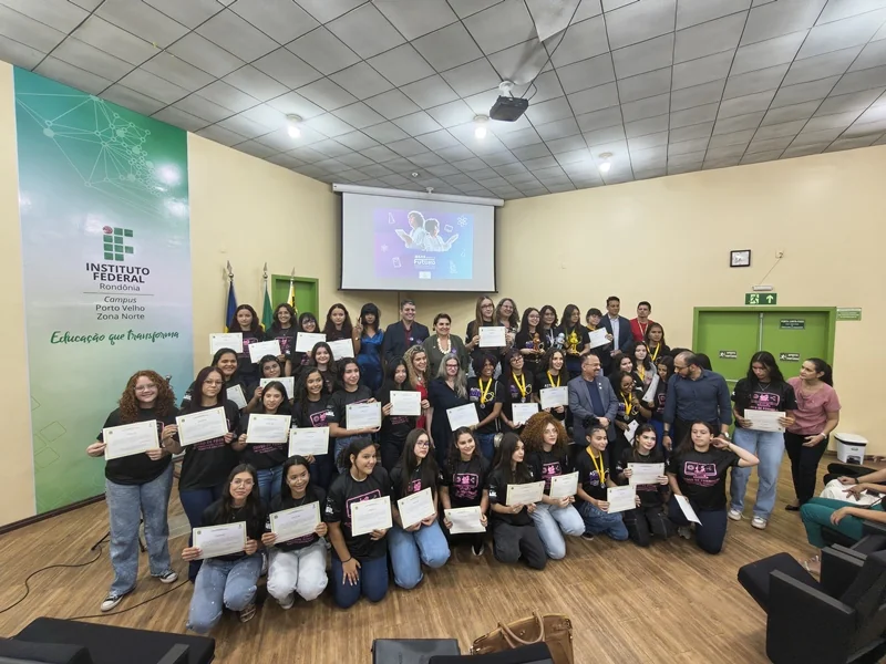 Ministra das Mulheres participa de certificação de alunas do IFRO e destaca ampliação de oportunidades para mulheres na ciência e tecnologia