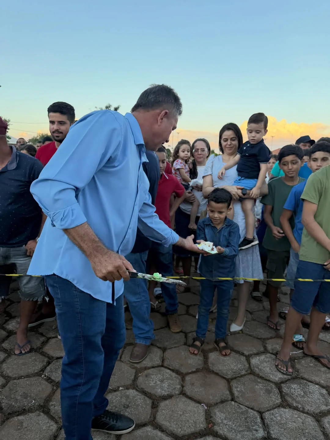 Multidão, shows e bolo gigante marcaram os 32 anos de Alto Alegre dos Parecis