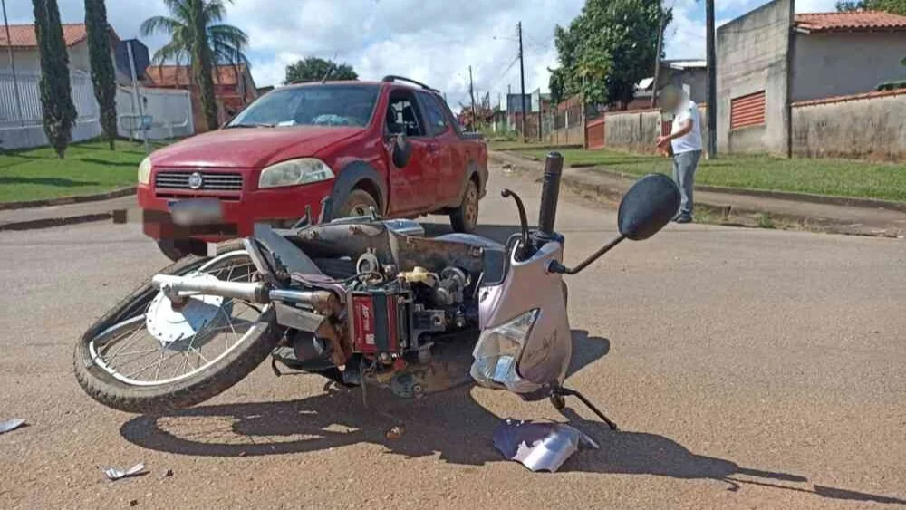 Mulher fica gravemente ferida após colisão entre moto e carro em Alta Floresta d’Oeste