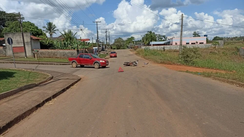 Mulher fica gravemente ferida após colisão entre moto e carro em Alta Floresta d’Oeste