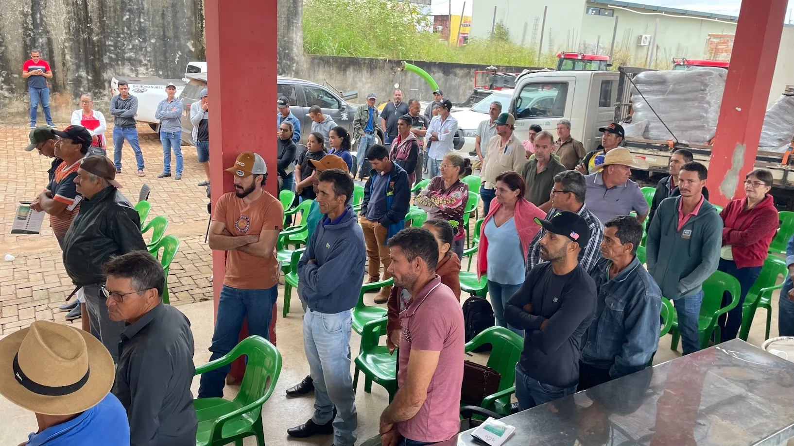 Entrega de adubos fertilizante beneficia 102 famílias em Nova Brasilândia D’Oeste
