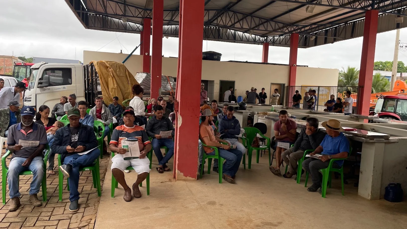 Entrega de adubos fertilizante beneficia 102 famílias em Nova Brasilândia D’Oeste