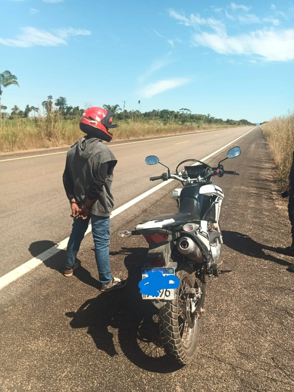 Moto furtada em Migrantinópolis é recuperada pela PM em São Domingos do Guaporé