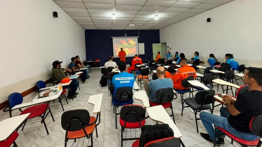Curso de Projetos de Prevenção e Combate a Incêndio e Pânico é concluído com aula prática em Rolim de Moura