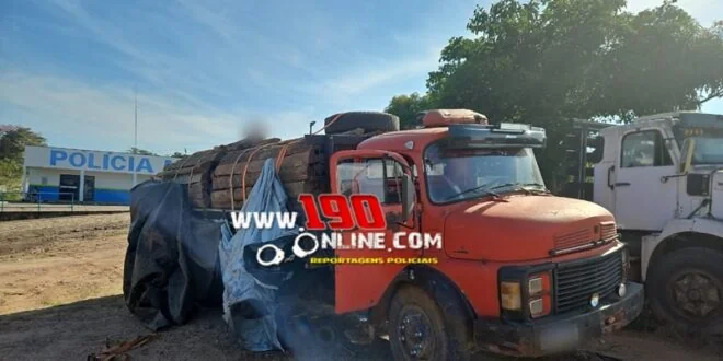 Caminhão é flagrado transportando lascas e mourões sem licença ambiental em Santa Luzia do Oeste