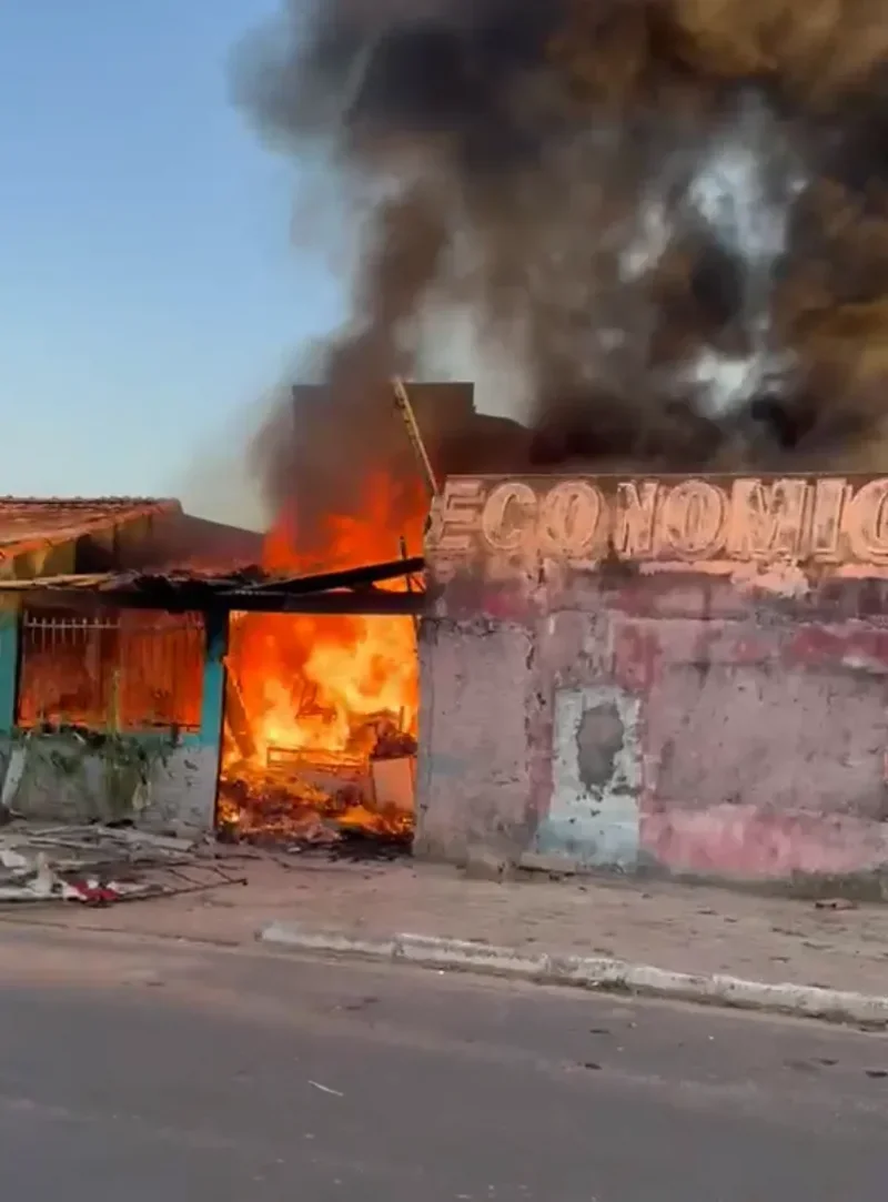 Mulher morre após casa ser incendiada pelo companheiro durante ocorrência em Cacoal