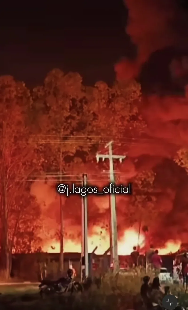 Incêndio de grandes proporções atinge Amazon Tubos e assusta moradores em Cacoal