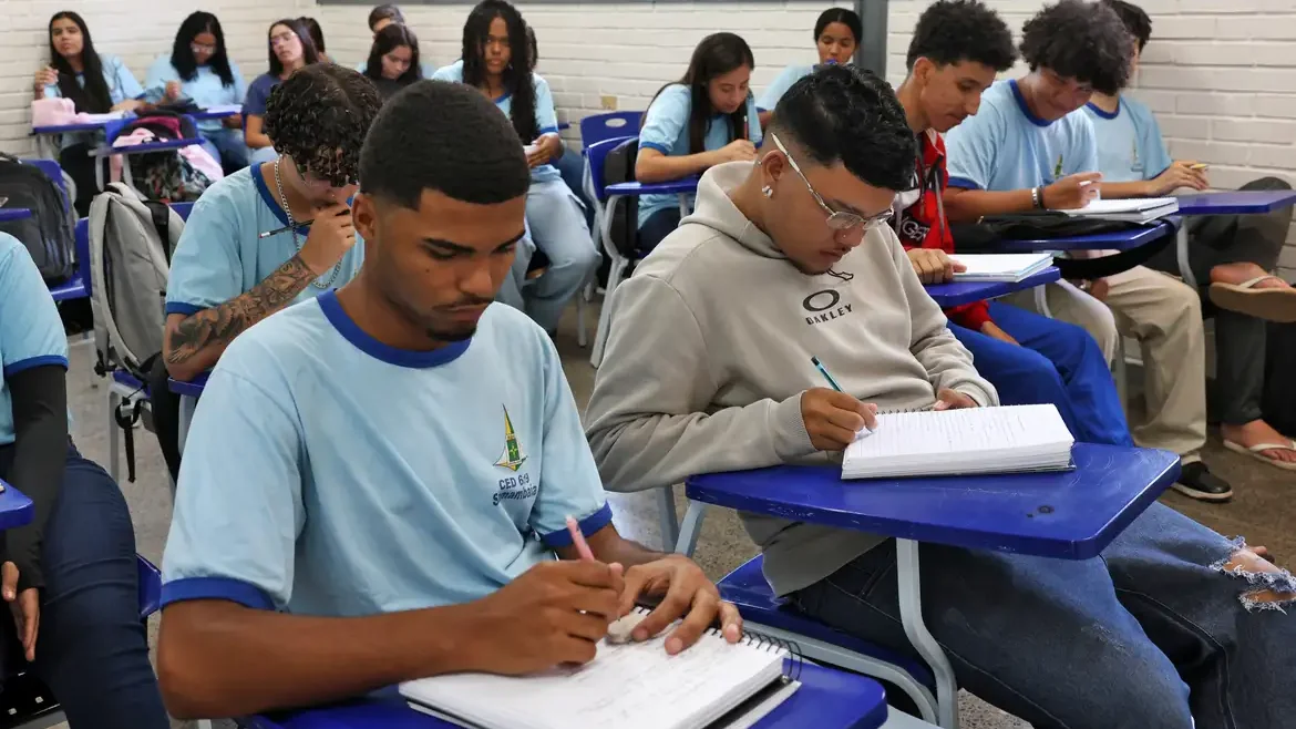 Pé-de-Meia: nascidos em novembro e dezembro recebem parcela de R$ 200