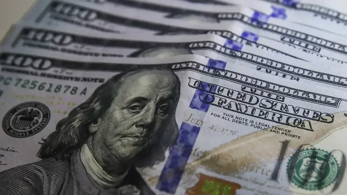 Dólar fecha em queda e volta a ficar abaixo de R$ 5,15