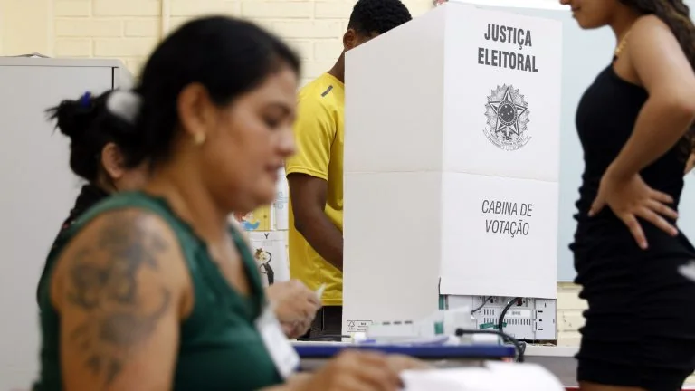 Eleições 2026: especialistas apontam desafios em políticas de inclusão, diplomacia e inovação