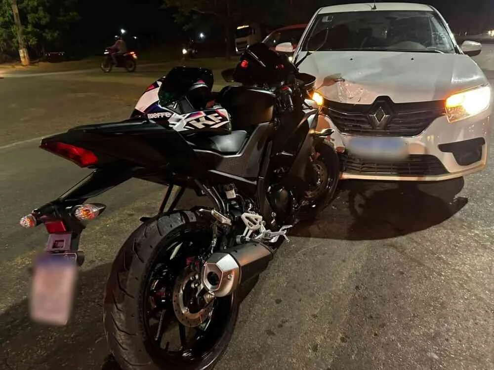 Jaru: motocicleta e Toyota Etios colidem frontalmente na entrada da Linha 605, na BR-364