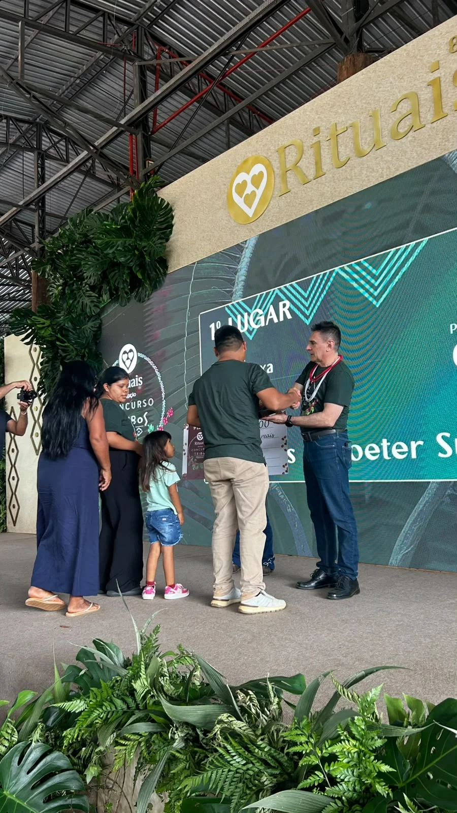Indígena Manasses Oykoeter Suruí vence 8º Concurso Tribos em Cacoal e conquista prêmio de R$ 25 mil