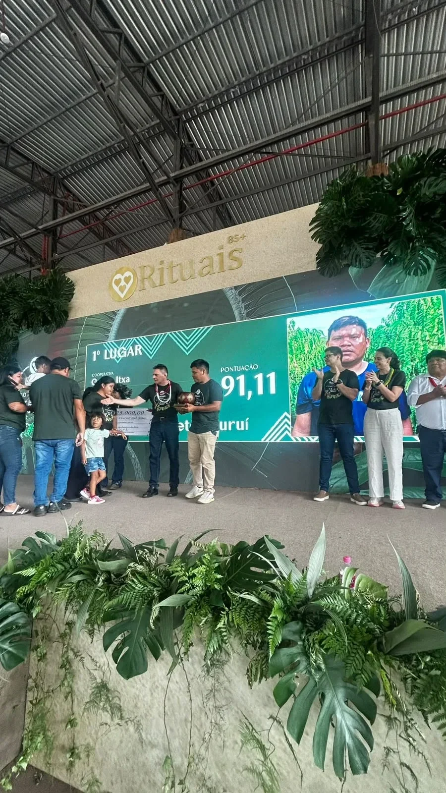 Indígena Manasses Oykoeter Suruí vence 8º Concurso Tribos em Cacoal e conquista prêmio de R$ 25 mil