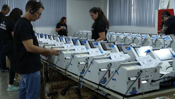 Urnas eletrônicas são preparadas para o segundo turno em Rondônia
