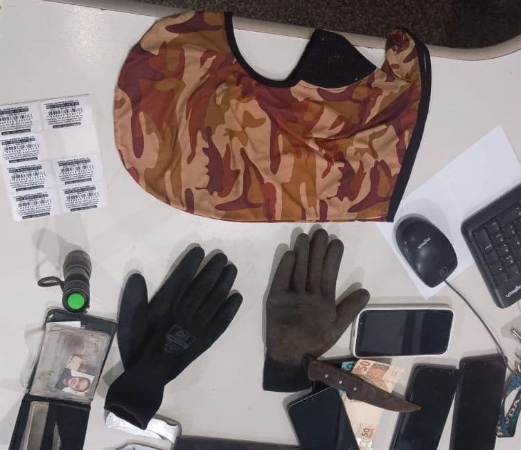 Quatro suspeitos são detidos com armas e objetos furtados na BR-364, em Ariquemes