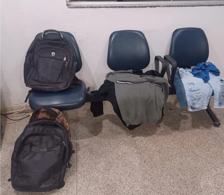 Quatro suspeitos são detidos com armas e objetos furtados na BR-364, em Ariquemes
