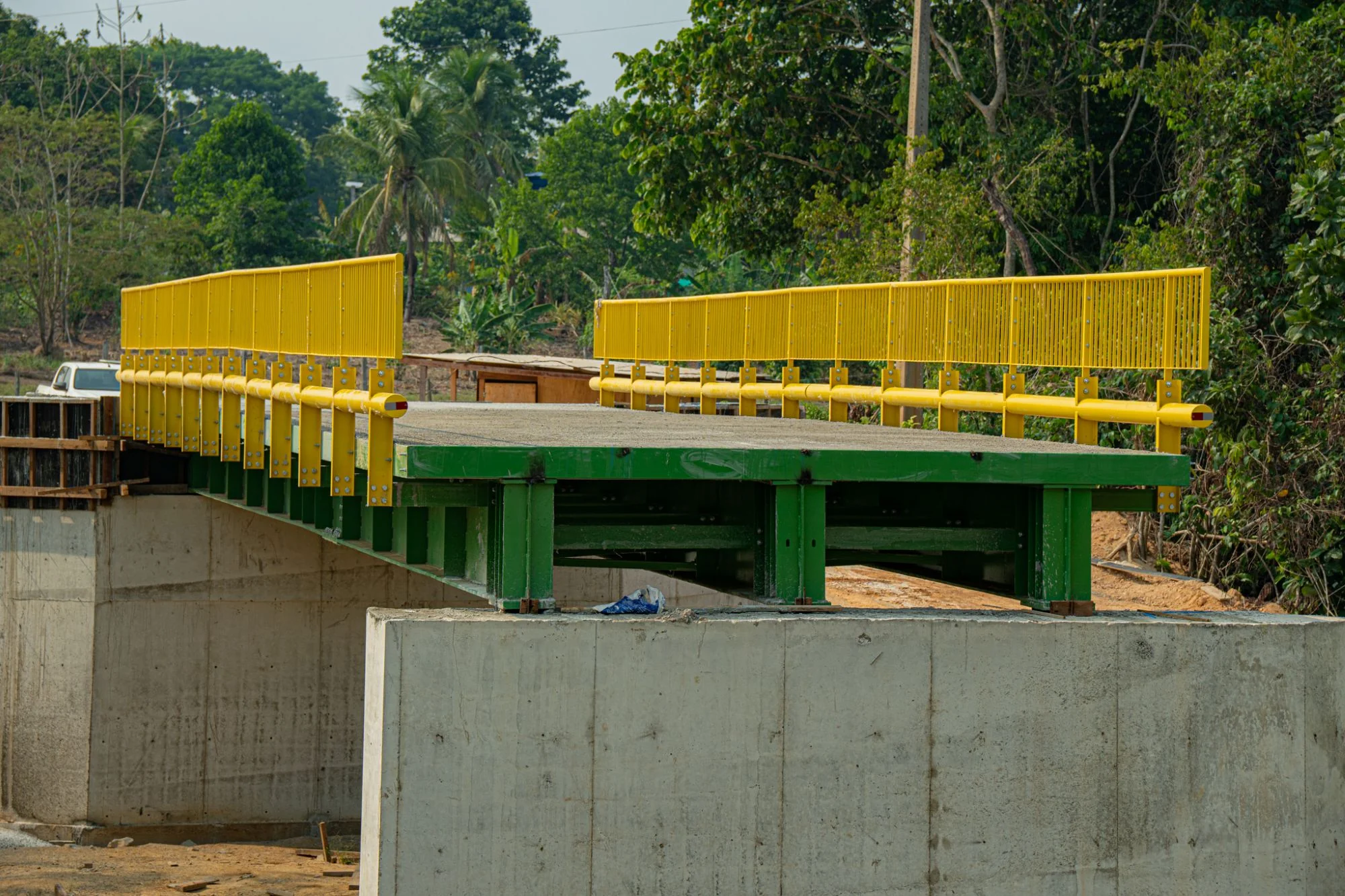 Prefeitura de Jaru conclui primeira etapa da construção da ponte de concreto e aço sobre o Rio Salvador, na Linha 601