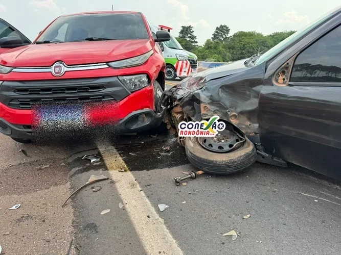 Grave acidente entre 4 veículos deixa vítima com fratura exposta na BR-364, em Pimenta Bueno