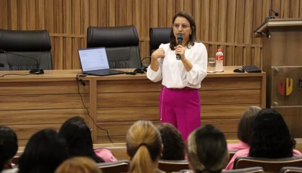 Outubro Rosa: palestra no MPRO aborda autocuidado, longevidade e prevenção na saúde da mulher