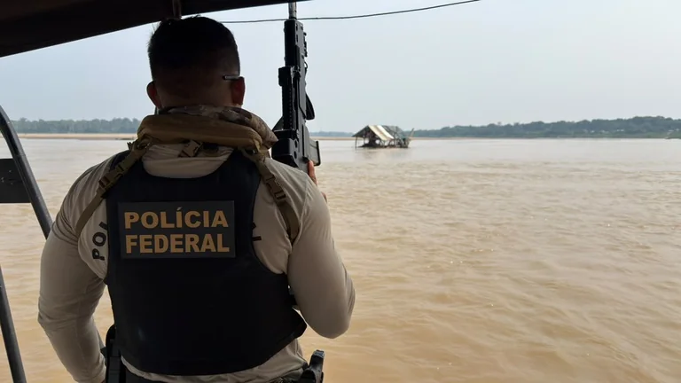 PF deflagra operação contra garimpo ilegal no Rio Madeira