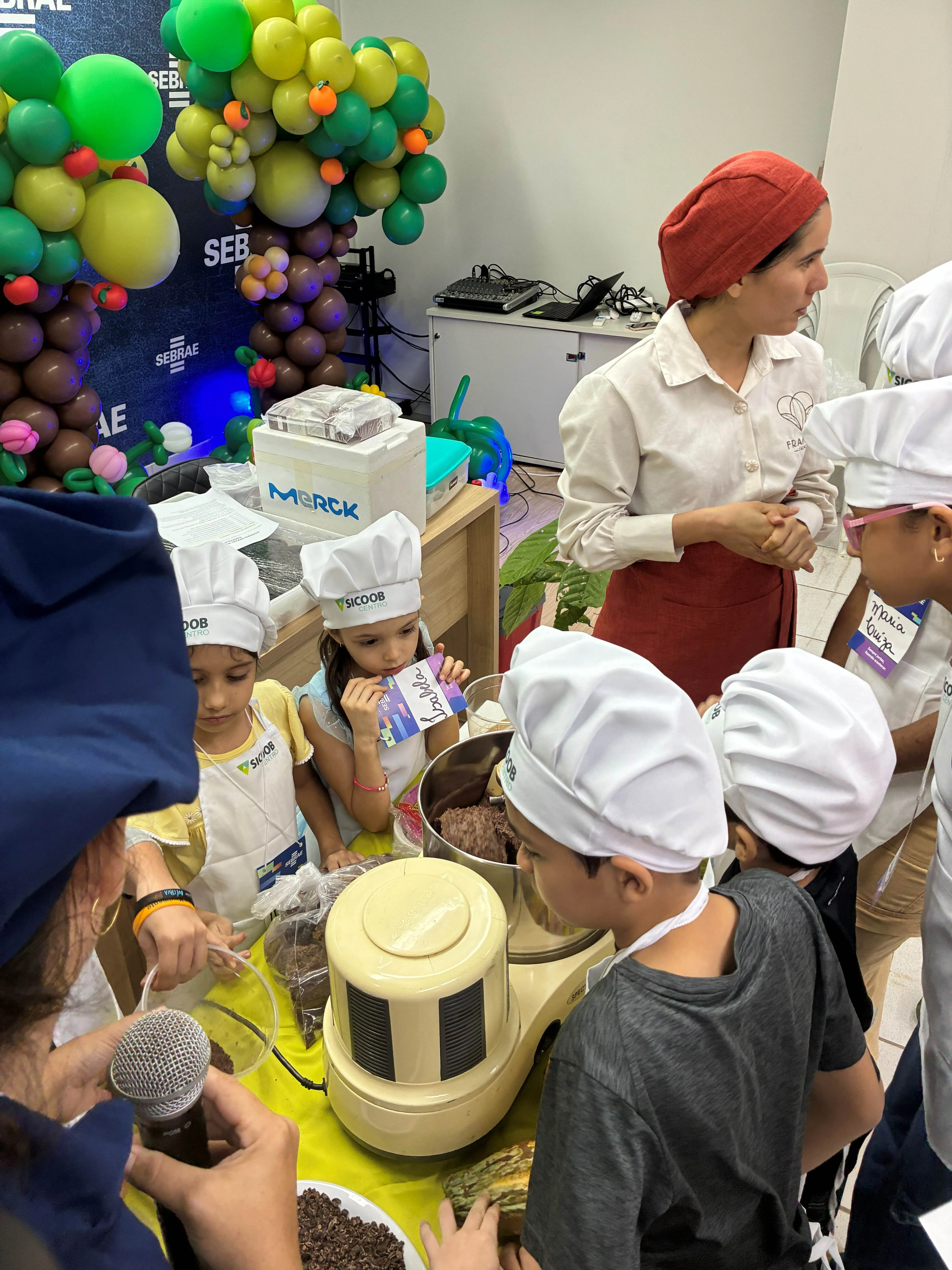Oficina de Chocolate apresenta às crianças a riqueza do cacau de Rondônia em Ji-Paraná