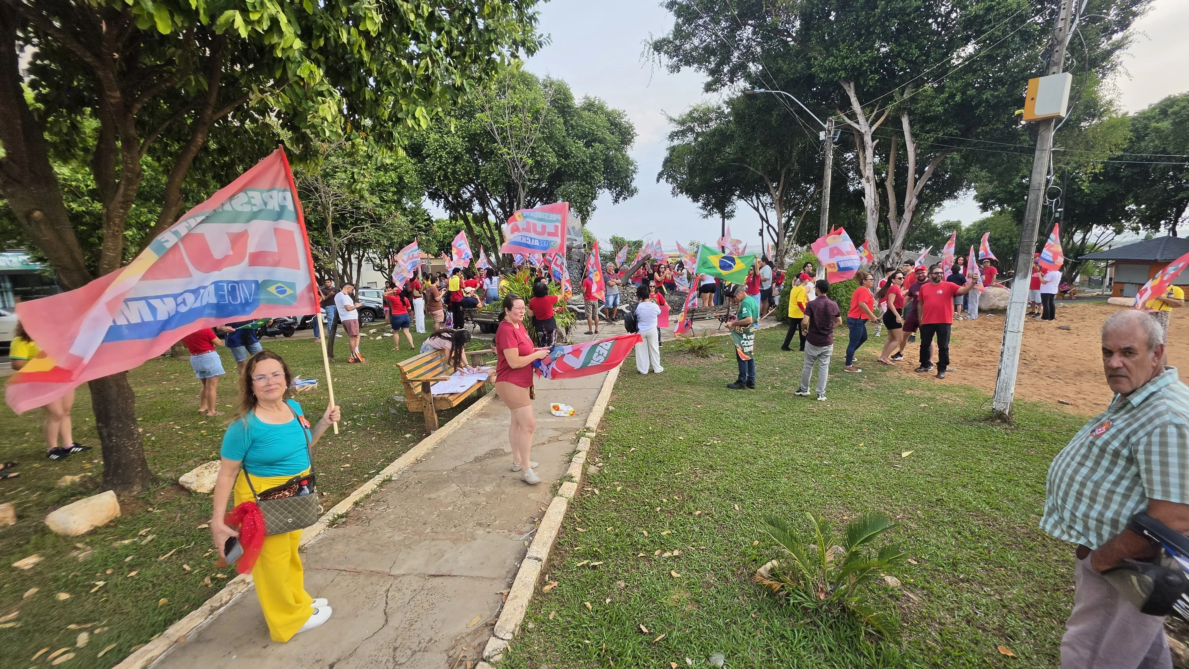 Movimento estudantil independente mobiliza apoiadores de Lula em Cacoal para o segundo turno