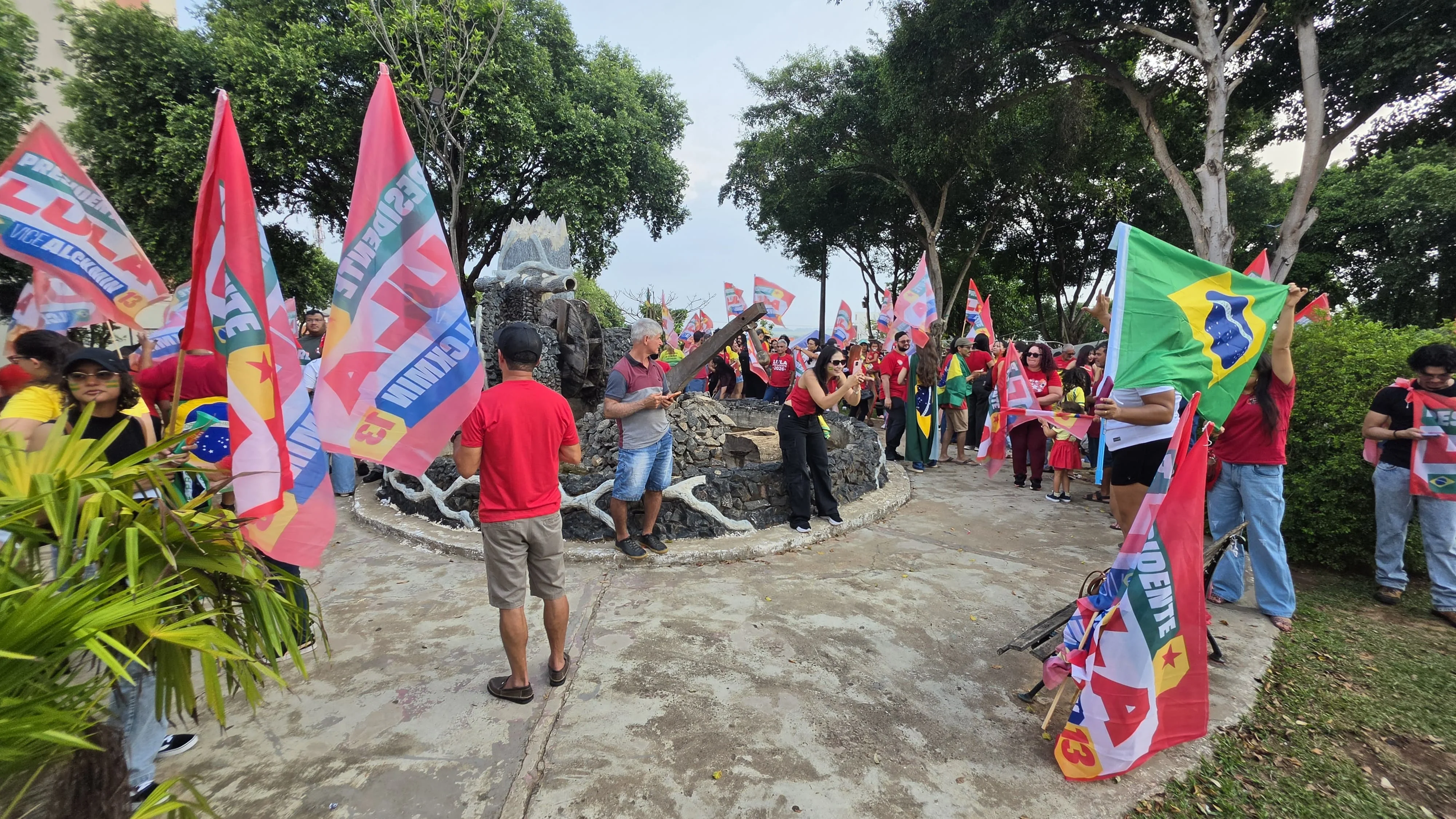 Movimento estudantil independente mobiliza apoiadores de Lula em Cacoal para o segundo turno