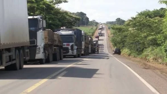 ATENÇÃO: Acidente causa interrupção de pista no Anel Viário na BR-364