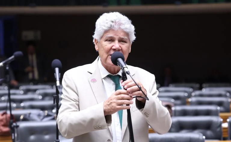 Projeto limita doações eleitorais de pessoas físicas a dez salários mínimos