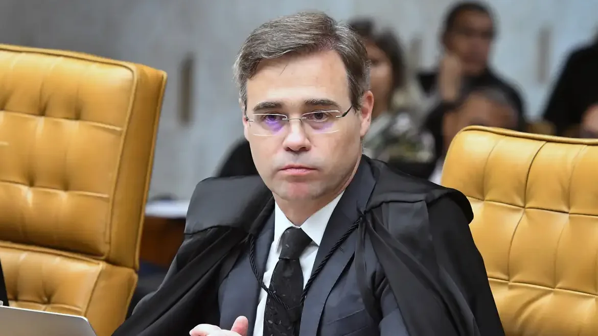Mendonça reitera que Lula e Flávio podem abrir sigilos por ato próprio