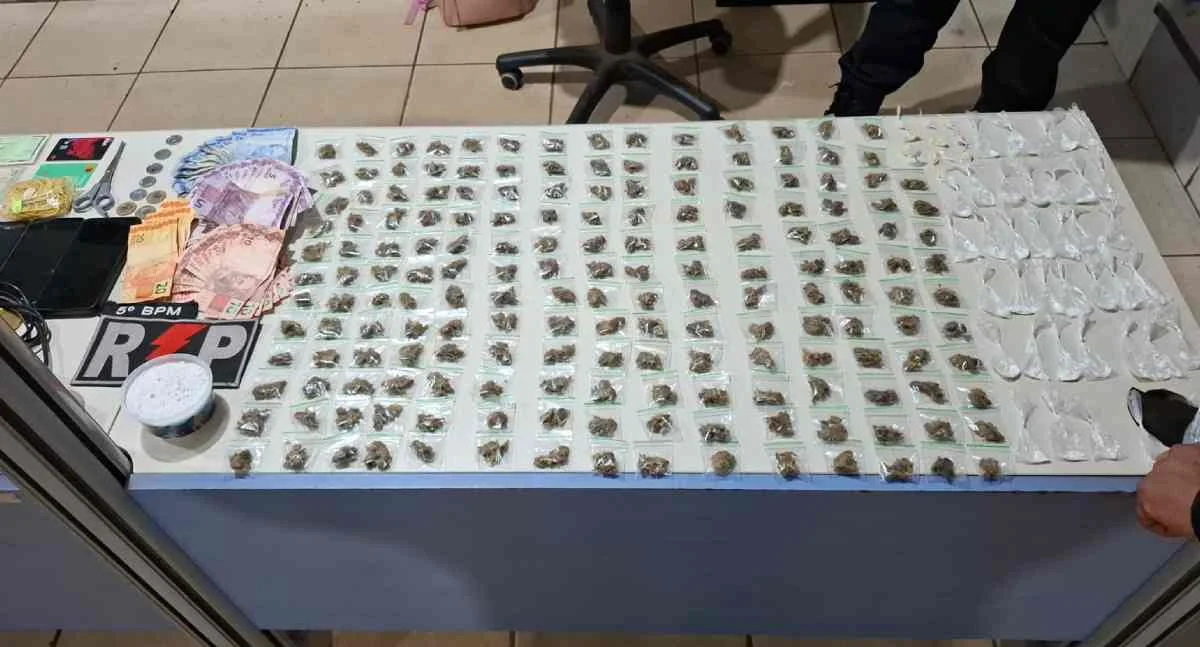 Polícia apreende 226 porções de drogas e rádios comunicadores em Porto Velho