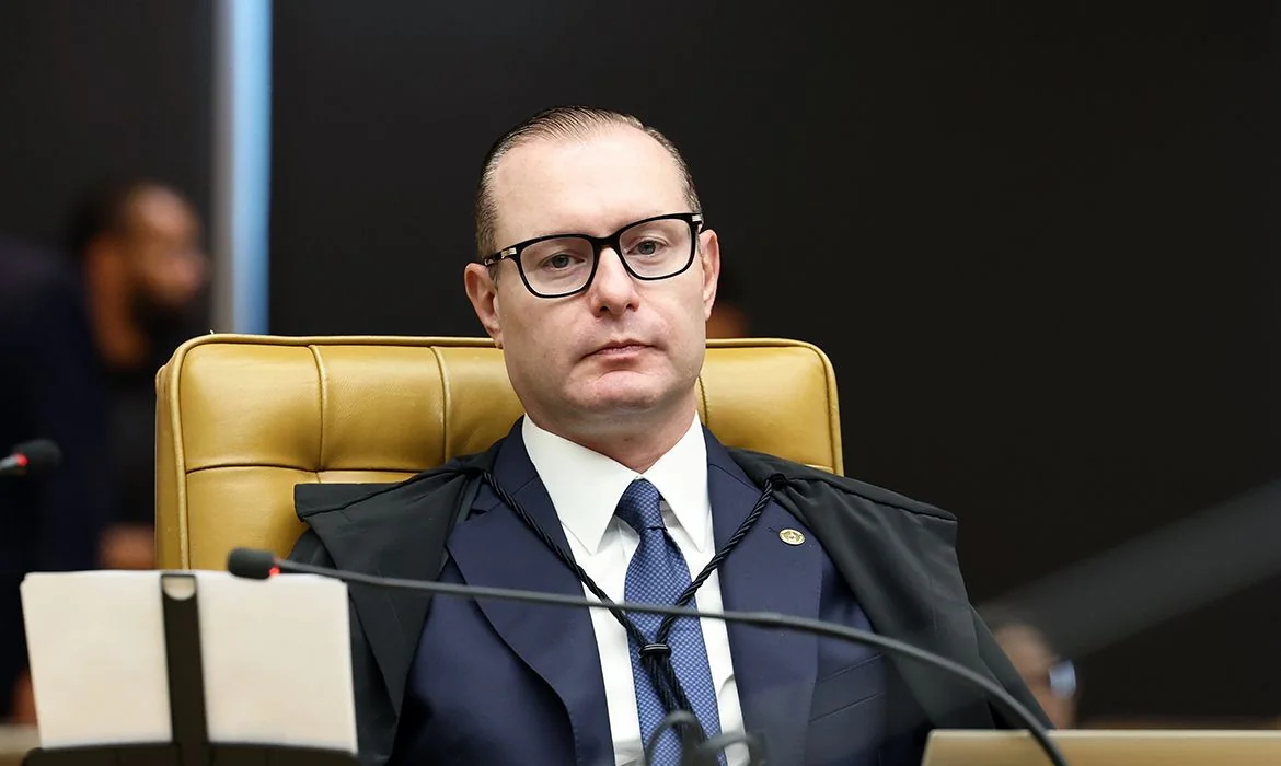 Zanin manda ampliar horário de votação até as 19h em todo o país