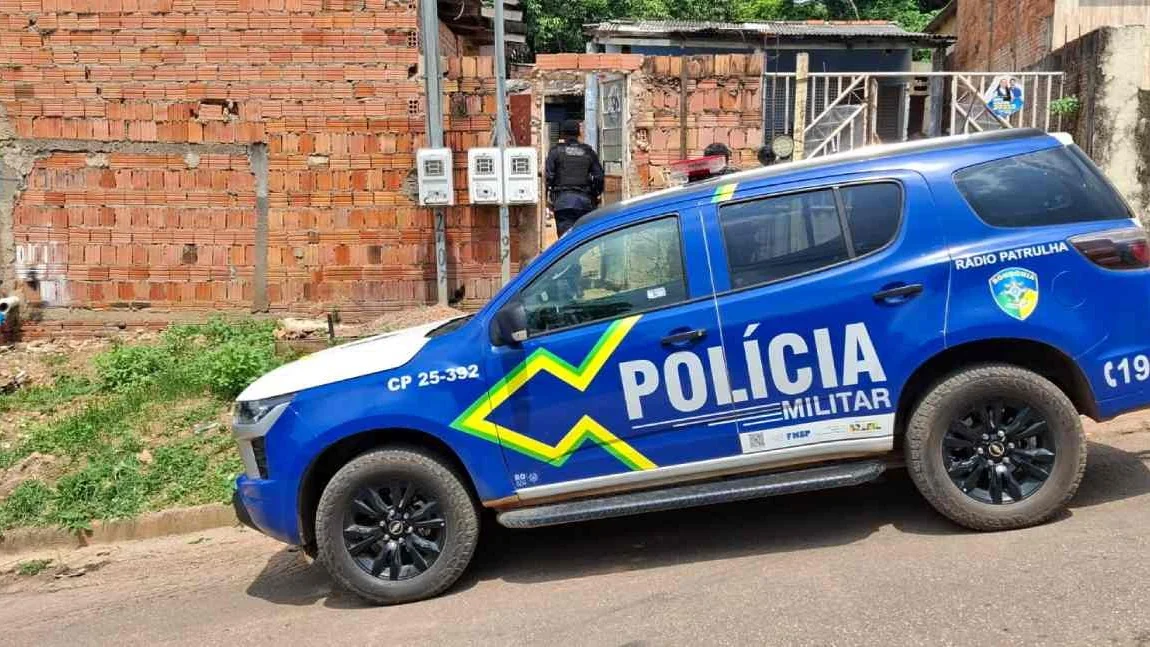 Suspeita inicial considera possível overdose, mas a causa da morte ainda não foi confirmada e deverá ser esclarecida durante a apuração do caso.
