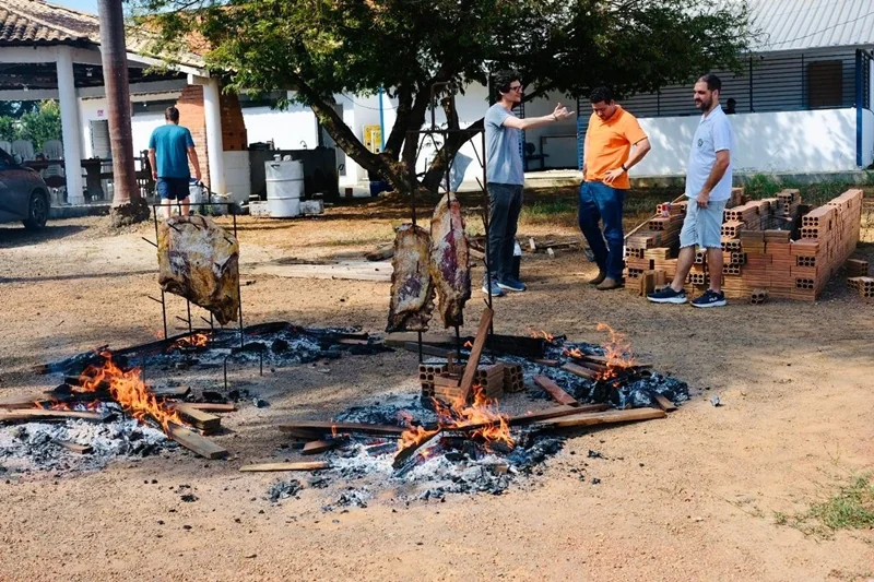 Campus Ariquemes realiza 1º Costelão para integração entre servidores