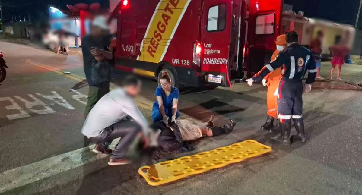 Colisão entre duas motocicletas deixa três pessoas feridas no bairro Tancredo Neves em Porto Velho