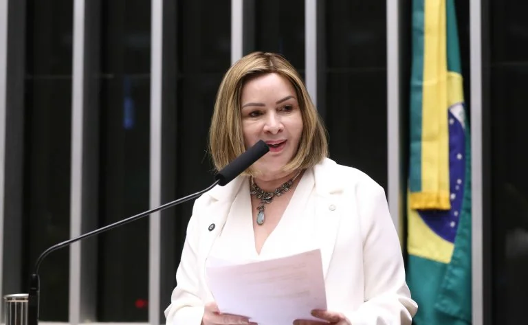 Comissão aprova regras para garantir continuidade dos estudos de vítimas de violência nas escolas
